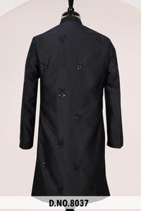 Sherwani Indo-Occidental Negro con Cuentas Hechas a Mano, Ropa Formal para Hombre con Bordado Floral en Tonos Similares y Delicados Detalles de Cuentas de Vidrio - Product Image 6