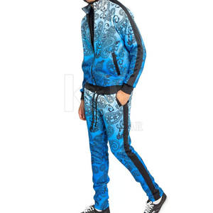 Survêtement personnalisé pour homme avec impression couleur vibrante, matière durable et style athlétique élégant - Product Image 3