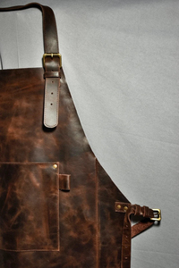 Delantal de Trabajo Personalizado de Cuero Negro Resistente al Aceite para Mujer con Bolsillos, Detección de Agujas, Correa de Fusión Sin Costuras - Blacksmith - Product Image 6