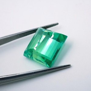 Saphir Paraiba cultivé en laboratoire, pierre précieuse 22,50 ct, facetté carré vert 15x15mm pour la fabrication de bijoux - Product Image 6