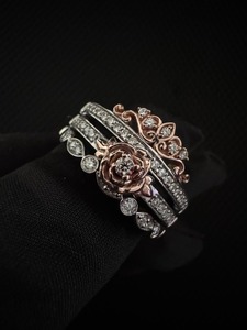 Anillo de Moissanita con Diseño Único en Plata 925, Regalo Romántico de Joyería para San Valentín y Aniversario, Disponible para la Venta - Product Image 4