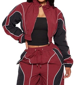 Ensemble de survêtement pour femme de qualité supérieure, coupe-vent personnalisé à capuche, fermeture à cordon, deux pièces, 100% polyester - Product Image 6