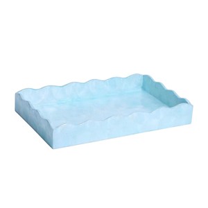 Plateau décoratif tissé à la main en coquilles de capiz bleues festonnées, charmant et idéal pour servir et organiser la maison. - Product Image 1