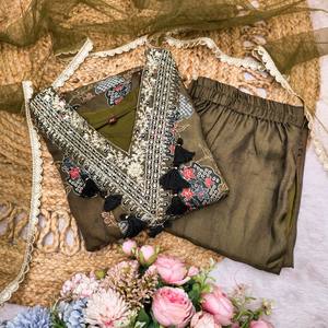 Conjunto de Traje Anarkali Étnico Premium con Tela Suave y Bordado Elegante, Ideal para Celebraciones Festivas y Fiestas Nocturnas - Product Image 5