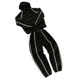 Ensemble coupe-vent le plus vendu, ensemble de survêtement en nylon à capuche confortable pour homme, taille plus, avec des reflets brillants - Product Image 1