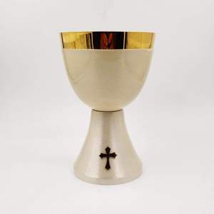 Calice de l'Eucharistie plaqué or artisanal pour la liturgie et la communion chrétiennes - Product Image 2