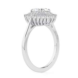 Anillo de Compromiso con Doble Halo de Diamantes Cultivados en Laboratorio con Corte Ovalado para Mujer en Oro Rosa de 14K, Estilo Elegante - Product Image 5