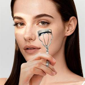 Rizador de Pestañas Manual de Acero Inoxidable UBI, Herramienta para Levantar Pestañas Naturalmente, con Agarre Antideslizante para los Dedos, Fácil de Usar en Salón, Profesional - Product Image 4