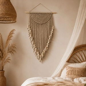 Décoration murale en macramé avec perles naturelles en forme de triangle, décoration d'intérieur, pièce d'art pour le salon, emballage en une seule pièce - Product Image 3