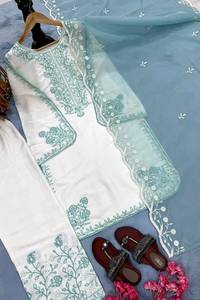 Ensemble Kurta et pantalon brodés en verre romain pour femme, avec dupatta en organza, idéal pour les fêtes d'été et d'hiver |   Salwar Kameez moderne avec broderie florale - Product Image 5