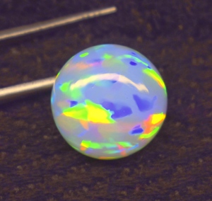 Ópalo Natural Multifuego de Alta Calidad, 5.8 CT, Corte Brillante, Cabujón, Gema Suelta, 14.4*6.9 mm, Z. R. GEMS JEWELLERY, Modelo AB-5109 - Product Image 5