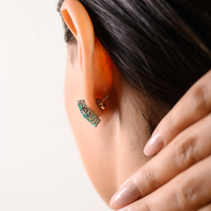 Hermosos Pendientes de Esmeralda Auténtica con Corte Ovalado y Diamantes Redondos, Diseño Floral Hecho a Mano, Joyería Fina al por Mayor para Chicas - Product Image 4