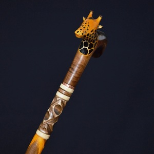Bastón de Madera Tallado a Mano con Cabeza de Jirafa de Lujo, Ecológico, Hecho a Mano, de Diseño, para Regalo de Jubilación - Product Image 2