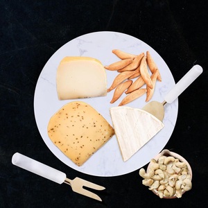 Juego de Tabla de Quesos de Mármol Blanco de Lujo con Cuchillos de Queso de Acero Inoxidable Dorado, Plato Redondo Premium para Servir Charcutería - Product Image 1