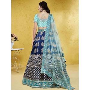 Deslumbrante Lehenga Choli de Seda con Lentejuelas Azules para Boda, con Dupatta de Tela de Red - Product Image 3
