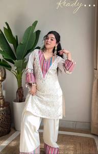 Ensemble 2 pièces ethnique pour femme : Kurti et pantalon long en coton satiné brodé à rayures, col en V, manches longues, séchage rapide, idéal pour mariage et fête - Product Image 4