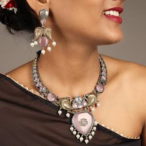 Conjunto de Collar y Pendientes de Novia con Piedra Rosa Monalisa, Bisel de Plata Oxidada y Oro de Dos Tonos, Perlas Colgantes, Estilo Bohemio, Corazón Étnico - Product Image 4