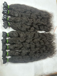 Meilleures ventes : Lots de cheveux humains bruts Jerry Curly, noirs naturels doux, pour la fabrication de perruques et les extensions, disponibles à la vente - Product Image 1