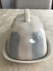 Plat de service profond moderne en céramique émaillée avec couvercle à poignée surélevée, durable, pour la cuisine, design élégant - Product Image 6