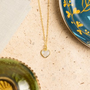 Pendentif Cœur Élégant en Pierre de Lune, Plaqué Or 14K, Chaîne Fine, Bijou Romantique, Idée Cadeau - Product Image 2