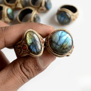 Bague exclusive en labradorite, coupe cabochon lisse |   Bijoux en pierres précieuses naturelles |   Bague en pâte polymère style bohème pour femme, cadeau 2026 - Product Image 4