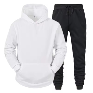 Ensemble de survêtement léger en polaire pour homme, avec sweat-shirt à manches longues et pantalon de jogging, poches latérales et taille élastique, avec logo - Product Image 1