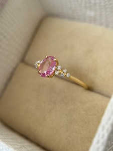 แหวนพลอยไพลินสีชมพู พลอยไพลินธรรมชาติ แหวนหมั้น เงินแท้ 925 ชุบทอง 14K แหวนพลอยไพลินสีชมพูสำหรับคนรัก - Product Image 5