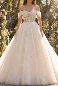 Robe de mariée vintage élégante en satin perlé, coupe trapèze, décolleté sans bretelles, longueur ras du sol, en tulle, taille naturelle, broderie de cristaux, fermeture éclair - Product Image 3