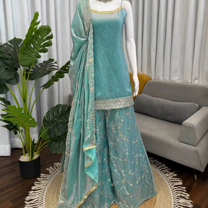 Kurti et palazzo brodés, style mariage et fêtes, avec dupatta fantaisie et décorations. - Product Image 1
