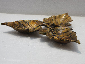 Bandeja decorativa de aluminio de diseño moderno de alta calidad personalizada con forma de hoja antigua de latón para decoraciones de plantas de Navidad - Product Image 4