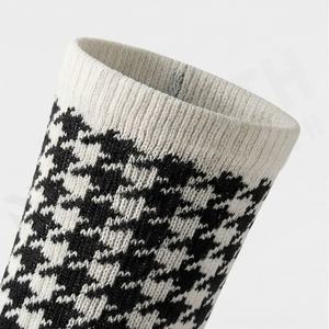 Calcetines Deportivos Personalizados de Algodón para Mujer, con Diseño de Letras Jacquard, Transpirables, Suaves, Modernos, para Gimnasio, Deportes, Color Personalizado - Product Image 4