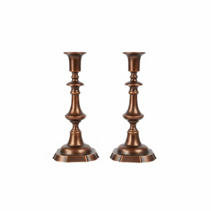 Ensemble de 2 élégants chandeliers gravés, supports à bougies modernes en métal doré pour la décoration de table de mariage - Product Image 3