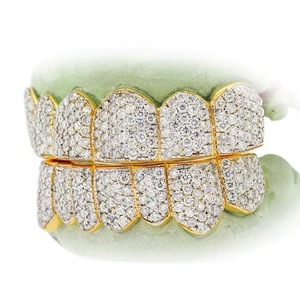 ชุดกริลล์ฟันเพชร ZAWO Iced Out แบบเต็มชุด สีทอง สไตล์ฮิปฮอป เครื่องประดับฟันสำหรับผู้ชาย กริลล์ฟันสั่งทำพิเศษ ทรงกลมเจียระไนแบบ Brilliant Cut ฝังเพชรแบบ Micro Insert - Product Image 4