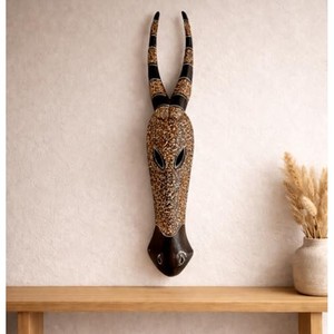 Escultura de Pared con Máscara de Antílope Tallada en Madera de Sheesham Tradicional de Aqdus Saleem |   Rectangular Artesanal, Ecológico y Duradero, Estilo Indio - Product Image 2