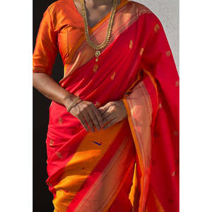 Sari en soie Paithani rouge Elite Weaves avec bordure en satin Muniya, vêtements indiens et pakistanais - Product Image 4