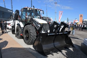 Offre Spéciale : Chargeuse-pelleteuse sur chenilles Hydromek HMK102B d'occasion, moteur diesel Perkins, haute efficacité opérationnelle, exportation. - Product Image 5