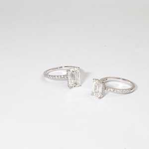 Bague solitaire en or blanc massif 14 carats avec diamant de laboratoire de forme émeraude fantaisie de 3,00 carats au total - Product Image 6