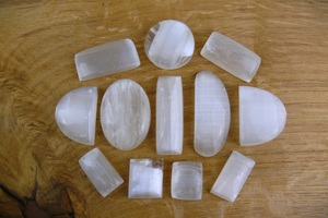 Cabochon en sélénite de qualité supérieure, pierre précieuse blanche en vrac, cristal pur et clair de haute qualité, blanc pour la fabrication de bijoux. - Product Image 3