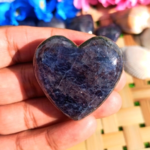 Cristal de Iolita Natural Chakralume, Corazón Grabado, Piedra Curativa Pulida para Reiki, Meditación, Decoración Energética, Fabricación de Joyería - Product Image 3