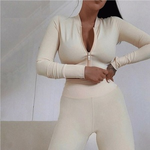 Vêtements de sport pour femmes, ensemble deux pièces élastique, tenue de yoga, de gym et d'entraînement, confortable et active, pour femmes. - Product Image 6