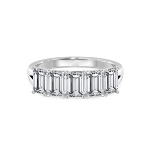 Anillo de Cinco Piedras de Esmeralda Tallada con Diamantes Cultivados en Laboratorio de 0.50 Ct Tw, Oro Sólido de 14K, Color FG, Claridad VS, Detalle de Corte Escalonado de 5 Diamantes - Product Image 1