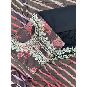 Ensemble de costume fantaisie pour femmes avec impression numérique et broderie - Product Image 6