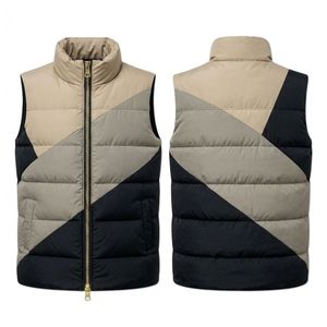 Chaleco Acolchado Beige y Negro con Paneles Diagonales Estampados, de Poliéster Suave, Estilo Urbano Contemporáneo - Product Image 1