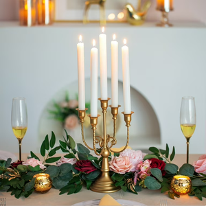 Candelabro vintage de bronce de cinco brazos con elegantes cadenas de cuentas de vidrio en capas, disponible a precios de mayorista. - Product Image 4