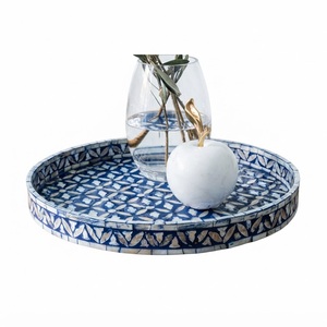 Plateau artisanal en os vert incrusté, motif losanges marocains, plateau de service décoratif de luxe pour table basse ou ottoman - Product Image 6