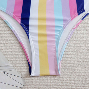 Conjunto de bikini bandeau a rayas para mujer con logo frontal, parte inferior de cintura alta, talla grande, traje de baño elástico de dos piezas - Product Image 3
