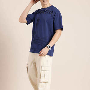 เสื้อยืดโอเวอร์ไซส์ทรงสวยโดดเด่น พร้อมดีไซน์พลิ้วไหวและเนื้อผ้าระบายอากาศได้ดี เหมาะสำหรับการแต่งตัวตามเทรนด์และให้ความสบายสูงสุด - Product Image 4
