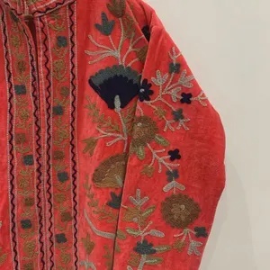 Veste en velours brodée de fleurs Suzani, style folklorique ouzbek, avec rembourrage en coton, pour vêtements d'extérieur type bomber ou duster, à prix avantageux - Product Image 2