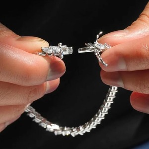 Pulsera de Diamantes Cultivados en Laboratorio de Calidad de Exportación, Plata de Ley 925, Joyería de Lujo Personalizada con Incrustaciones de Diamantes para Mujer y Uso de Moda en Venta - Product Image 2