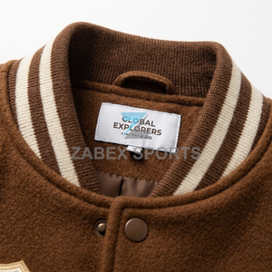 Veste universitaire personnalisée pour femme, coupe classique, en laine 100% premium, extérieur en cuir véritable, imperméable, coupe-vent, écologique, satinée, décontractée - Product Image 4